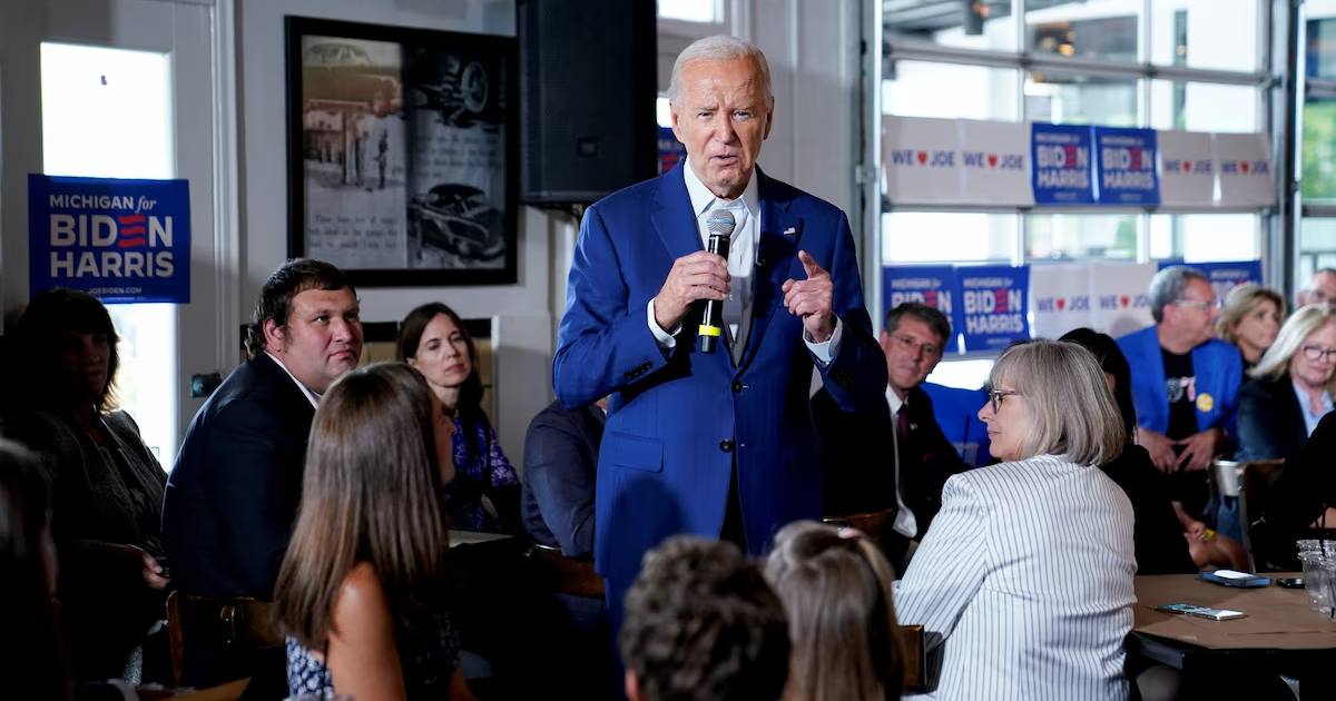Президент США Джо Байден виступає під час відвідування гриль-бару Garage Grill and Fuel Bar у Нортвіллі, штат Мічиган, США, 12 липня 2024 / Фото Reuters