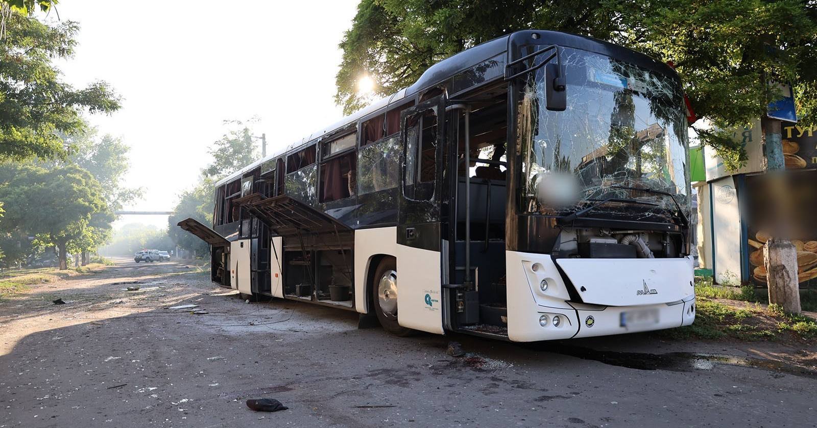 В Мирнограде россияне сбросили бомбу на остановку с людьми - четверо погибли и девять получили ранения / Фото НПУ