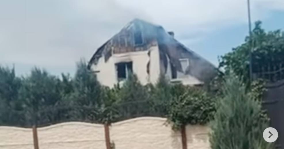 Российская армия обстреляла дом родителей украинского футболиста, который сейчас выступает за итальянский клуб, Виктора Коваленко / Скриншот видео