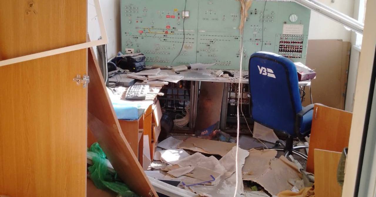 13 липня близько 15:40 збройні сили рф завдали ракетний удар по  залізничному вокзалу у селищі Буди Харківського району. Після прибуття служб війська рф за тактикою повторного удару вдарили ракетою по тій самій локації / Фото Харківська обласна прокуратура