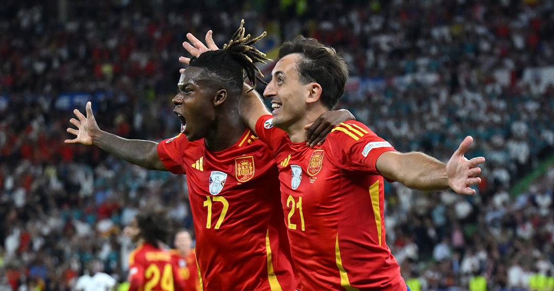 Автори переможних голів - Ніко Вільямс (ліворуч) та Мікель Оярсабаль / Фото УЄФА