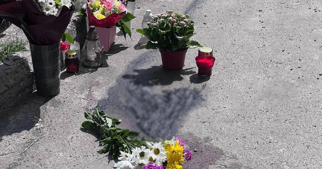 Стихийный мемориал на месте покушения на Ирину Фарион / Фото Суспільне Львів