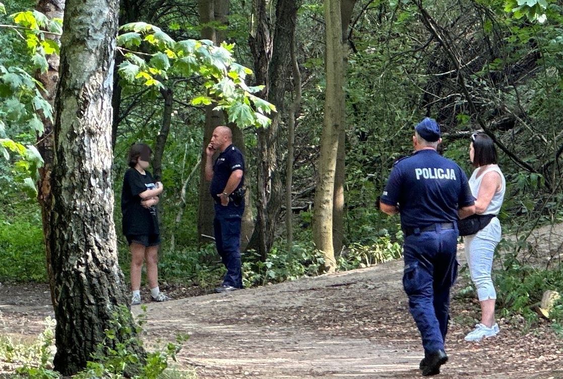 Полиция работает на месте преступления в Бродновском парке / Фото: Wyborcza