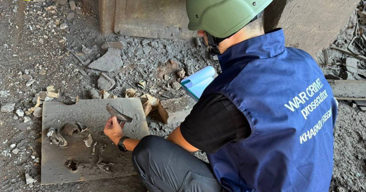 Ворогом було здійснено ракетну атаку по заводу у м. Лозова Харківської області. Розпочато досудові розслідування за фактами порушення законів та звичаїв війни (ст. 438 КК України) / Фото прокуратура Харківської області