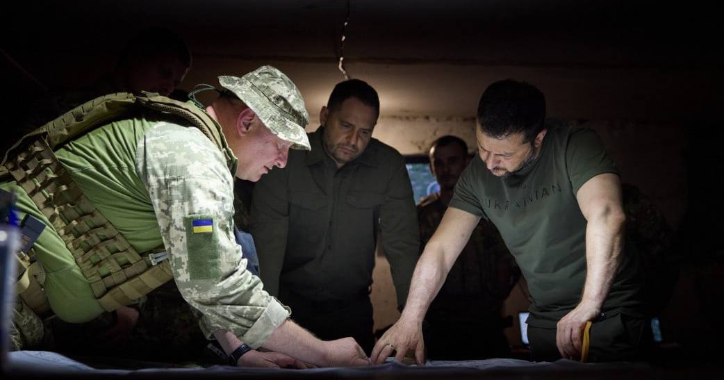 Президент України Володимир Зеленський відвідав українські позиції на Бахмутській дузі. 26 червня 2023 року / Фото ОПУ