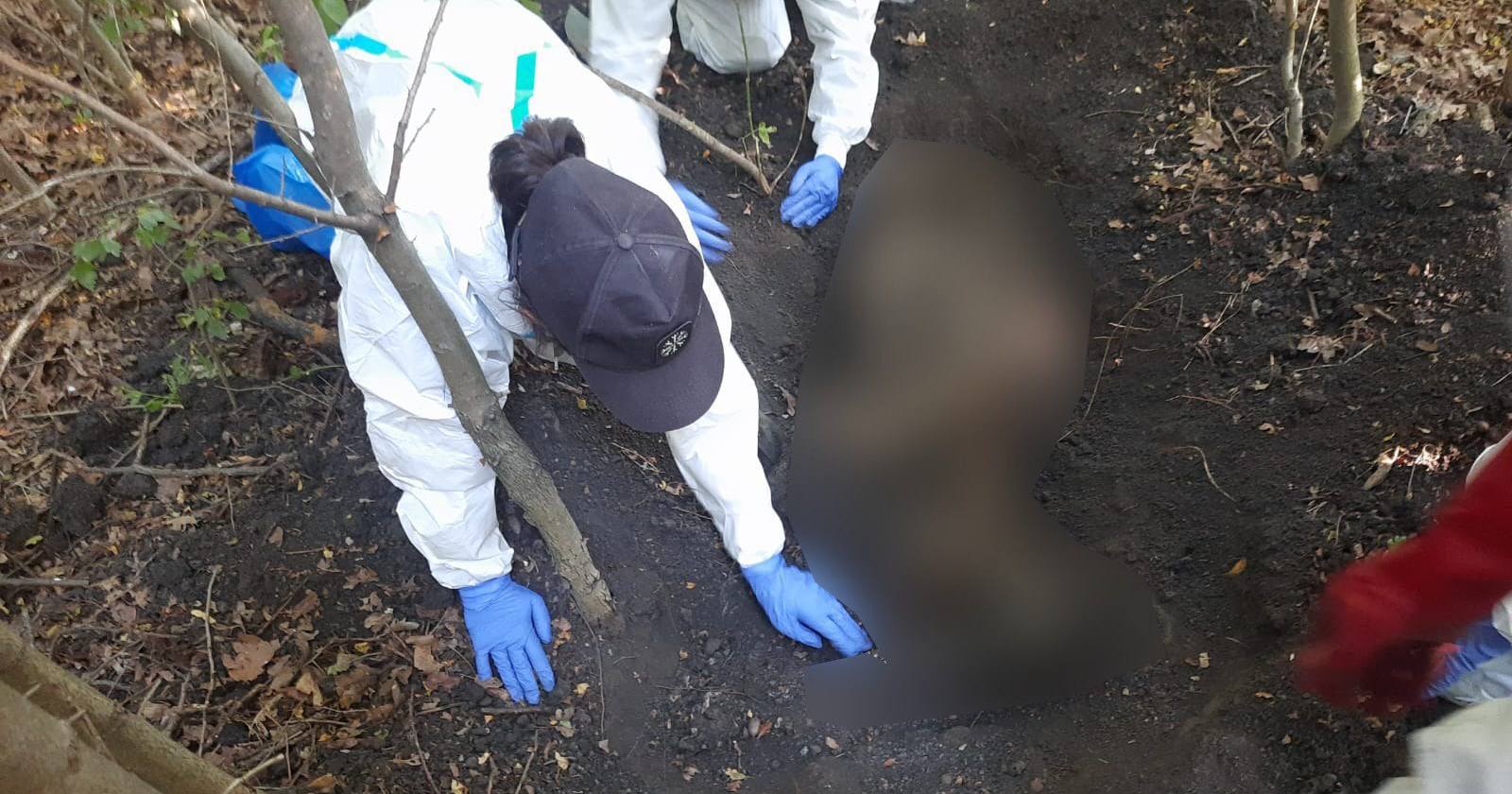 К поискам девушки были привлечены полицейские территориальных подразделений, специализированная кинологическая группа по поиску и эксгумации тел погибших и останков общественной организации "Павлоградский поисково-спасательный кинологический отряд "Антарес" и поисковая группа " Троянда на руці" / Фото НПУ