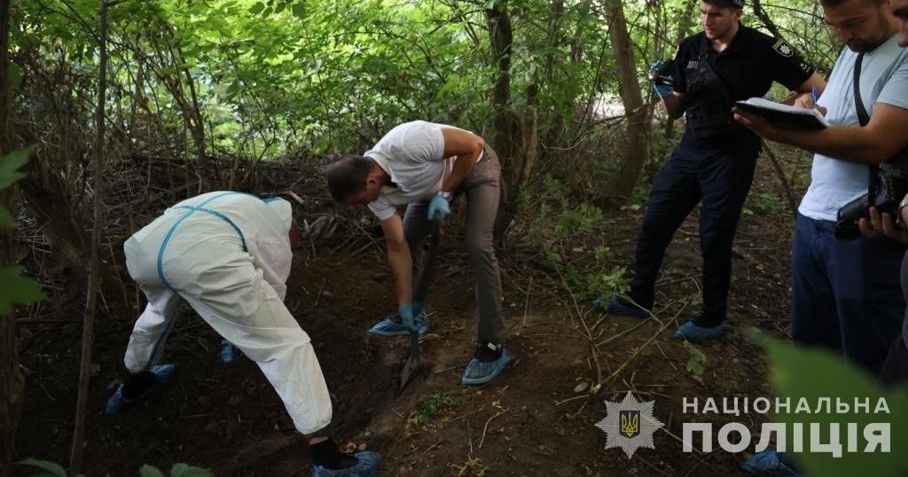 Тело общественного активиста с огнестрельными ранениями обнаружили в лесополосе возле одного из садовых товариществ Днепра / Фото НПУ