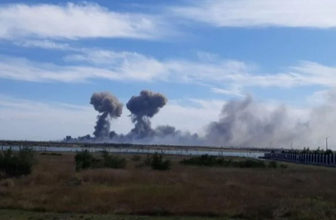 Аэродром "Саки" после одной из предыдущих атак / Фото из открытых источников