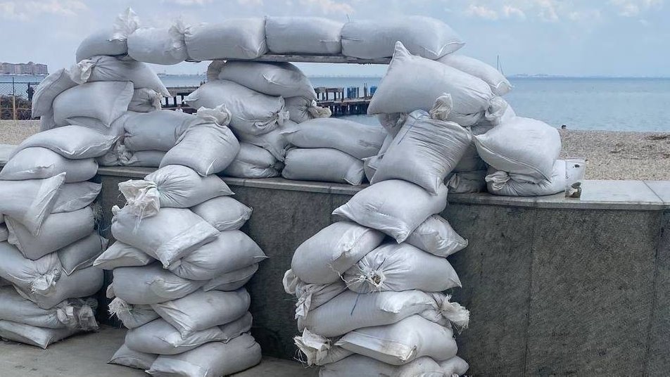 Оборонні позиції уздовж узбережжя окупованого Криму / Фото: Атеш