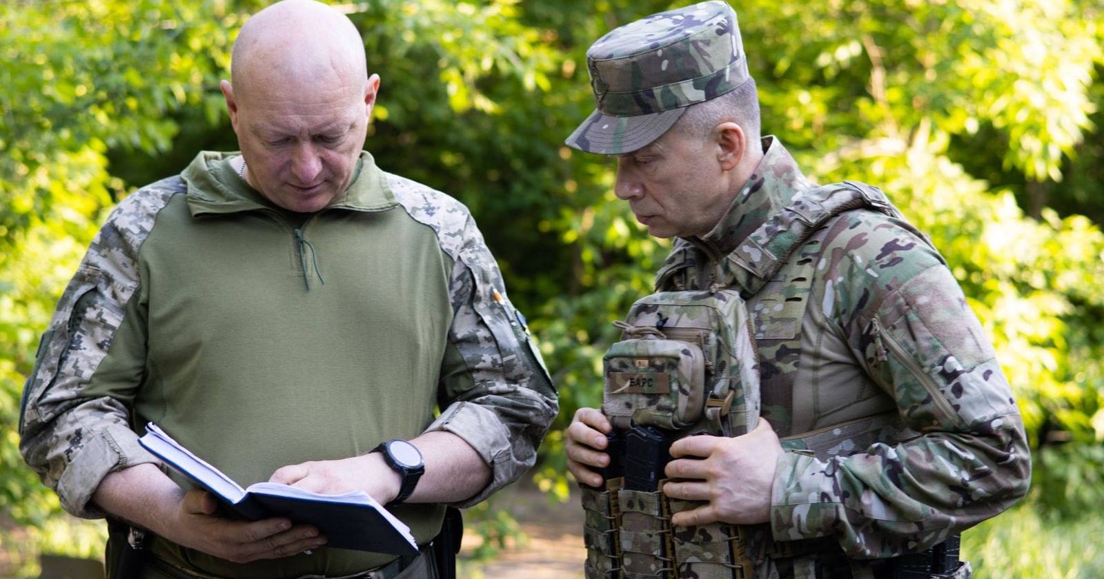 Командувач об'єднаних сил ЗСУ Юрій Содоль (зліва) і Головнокомандувач ЗСУ Олександр Сирський. 6 травня 2024 / Фото Facebook