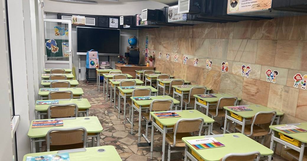 Учебный класс, обустроенный на станции метро "Университет" в Харькове, 1 сентября 2023 года / Фото Суспільне Харків