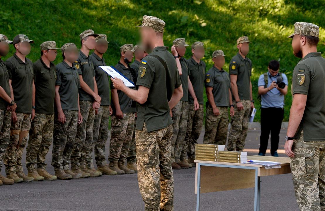Рекрути складають присягу на вірність народу України / Фото: Сухопутні війська ЗСУ