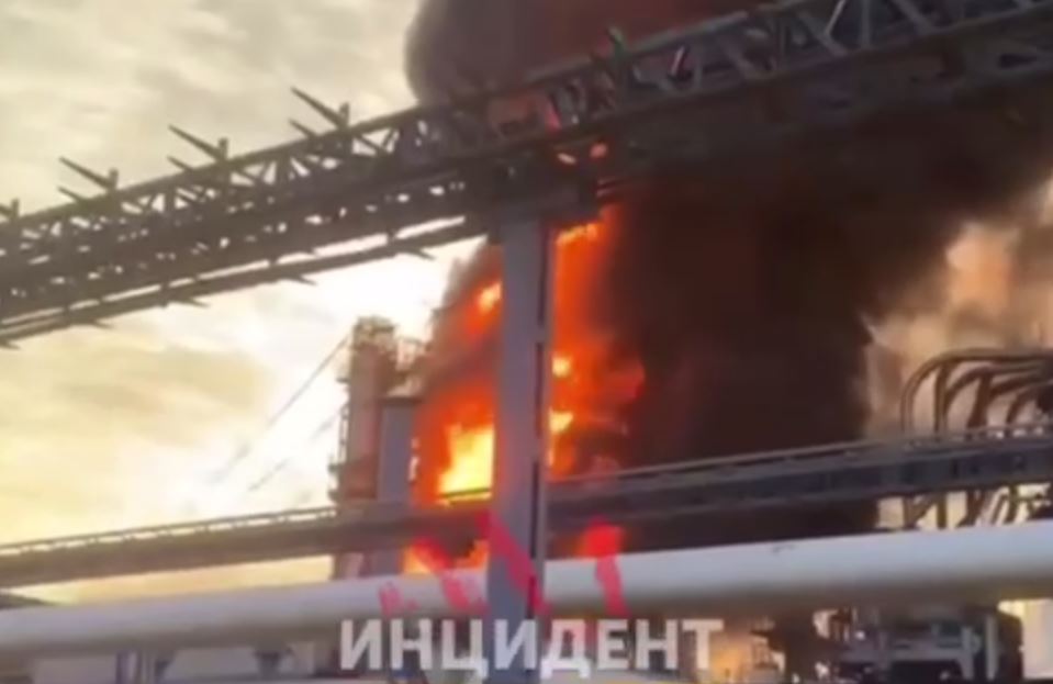 Пожежа на Омському НПЗ / Скриншот з відео