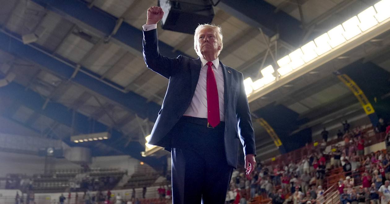 Дональд Трамп намагається виробити послідовну лінію нападу на віцепрезидентку Камалу Гарріс відтоді, як президент Джо Байден вибув із перегонів / Фото AP