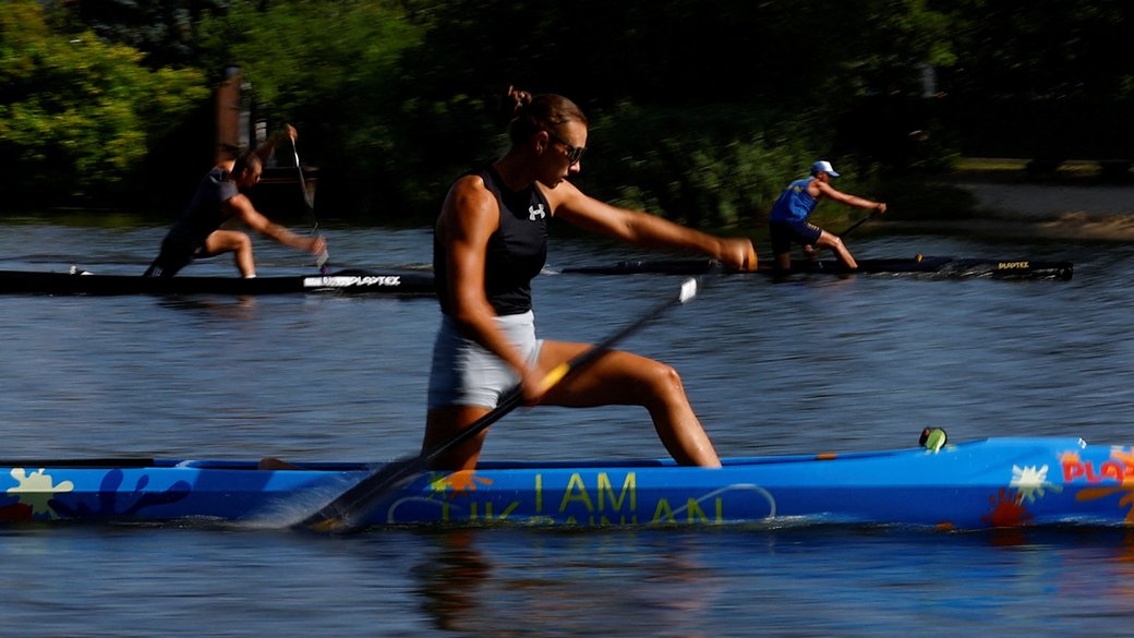 Анастасия Рыбачок в своем каноэ / Фото: REUTERS