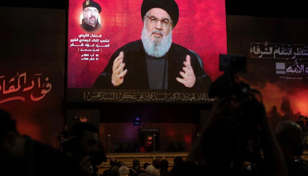 Прихильники слухають промову лідера Хезболли Сайєда Хасана Насралли / Фото: Reuters
