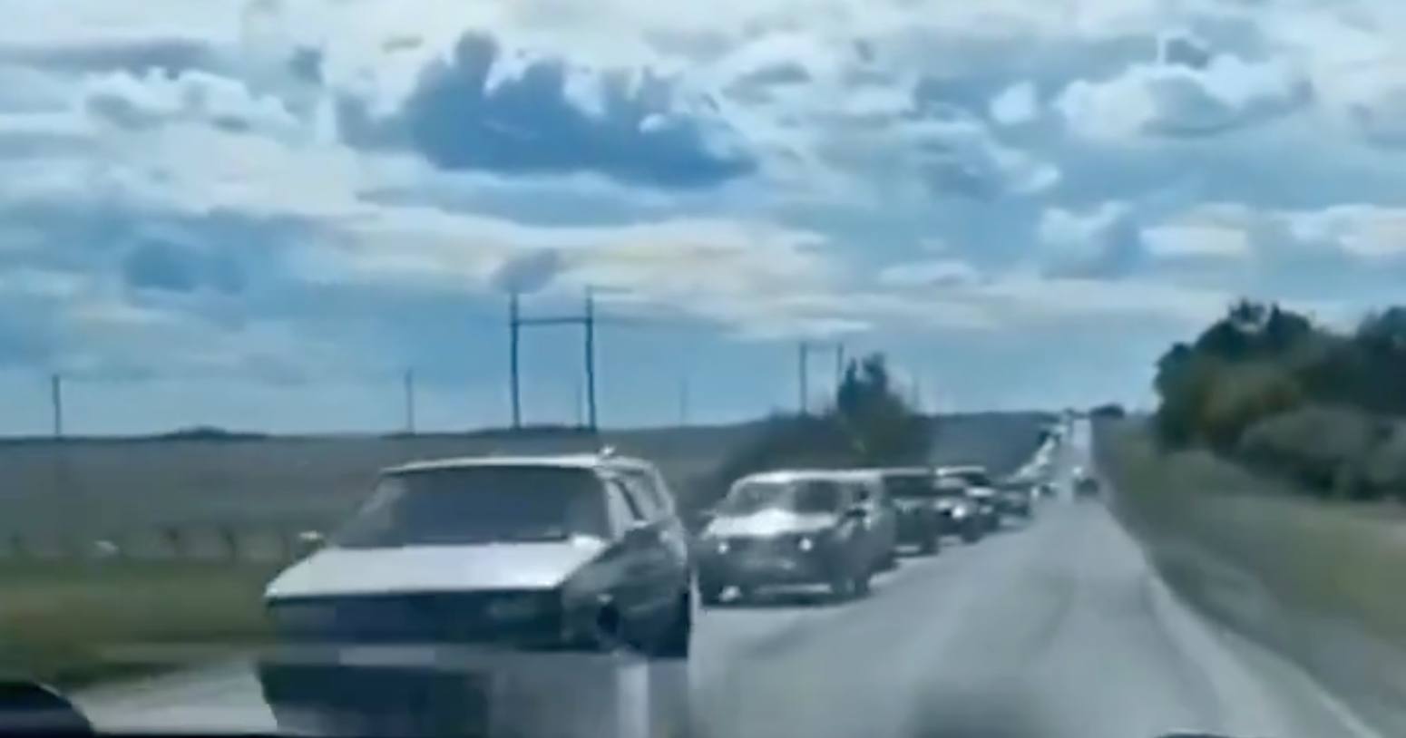 Жителі Льгова Курської області масово залишають свої будинки. На трасах затори / Скриншот відео