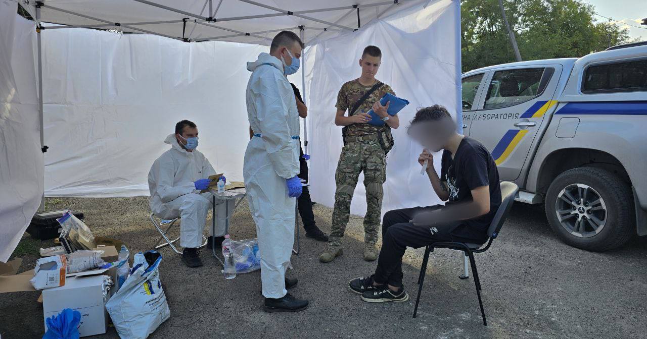 Родичі загиблих здають біоматеріал у Костянтинівці / Фото НПУ