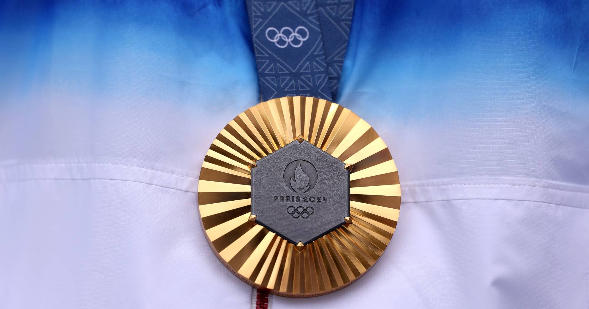 Золотые олимпийские медали на Играх в Париже в этом году содержат шесть граммов золота / Фото Bloomberg