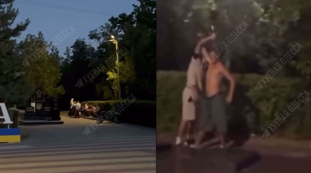 Молодежь, которая веселится возле мемориала погибшим воинам / Скриншот с видео