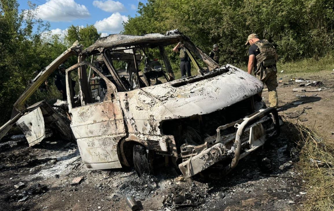 Знищена автівка медиків-волонтерів / Фото: Сергій Болвінов