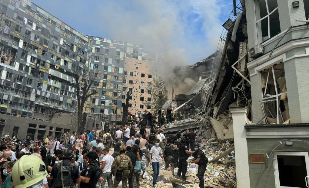 Руйнування в "Охматдиті" внаслідок російської атаки / Фото: МВС