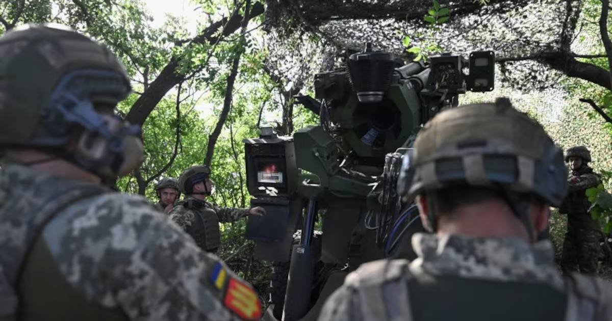 Украинские военнослужащие готовят самоходную гаубицу Caesar к стрельбе по российским войскам под Покровском, 13 августа 2024 год / Фото Reuters