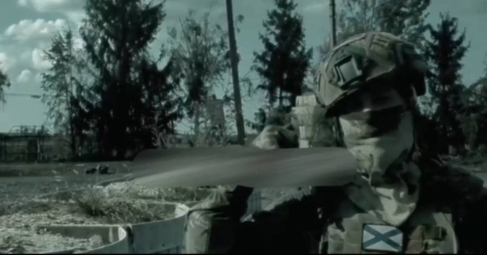 Z-канал «Тройка» розповсюдив ролик, у якому демонструють насаджену на кілок голову: стверджується, що це вбитий український військовий / Скріншот відео