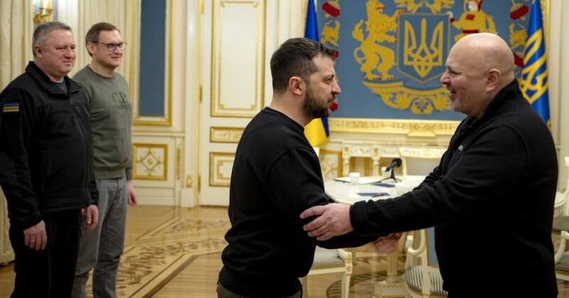 Прокурор Міжнародного кримінального суду Карім Хан (праворуч) і президент України Володимир Зеленський у Києві в лютому 2023 року / Фото ОПУ