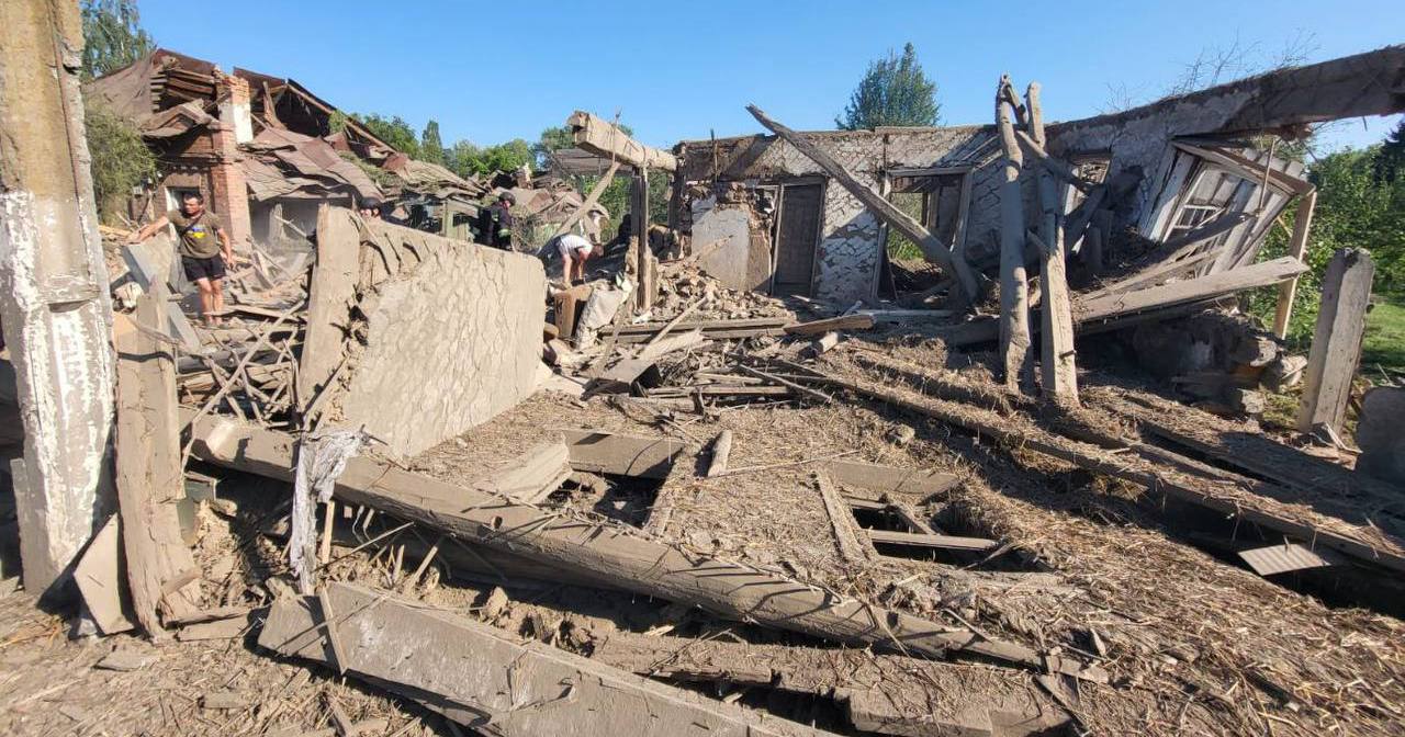 Последствия бомбардировки Белополья Сумской области, во время которой погиб мужчина / Фото Сумская областная прокуратура