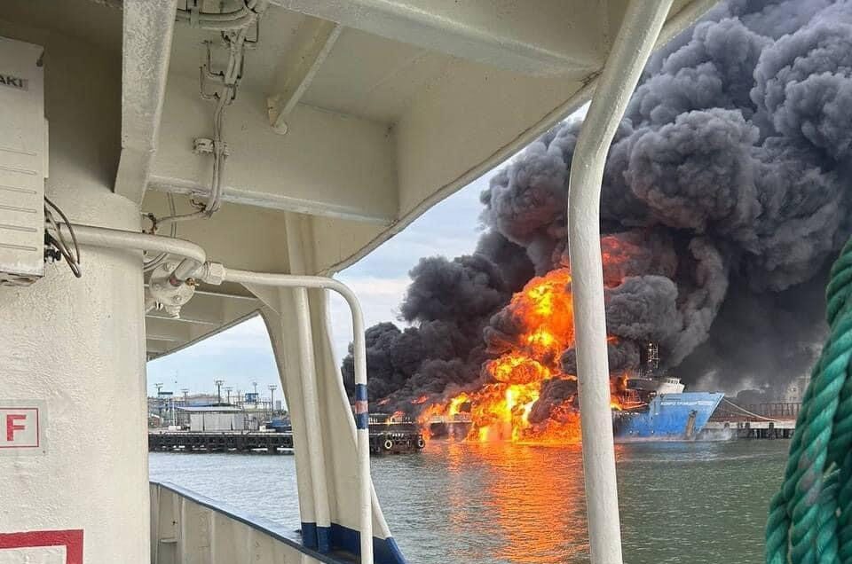 Пожар на корабле  / Telegram