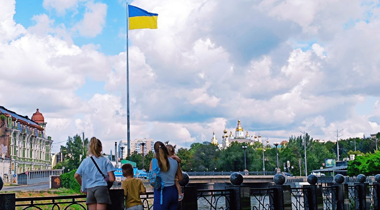 Синьо-жовтий стяг урочисто майорить над Харковом / Фото: Харківська міська рада