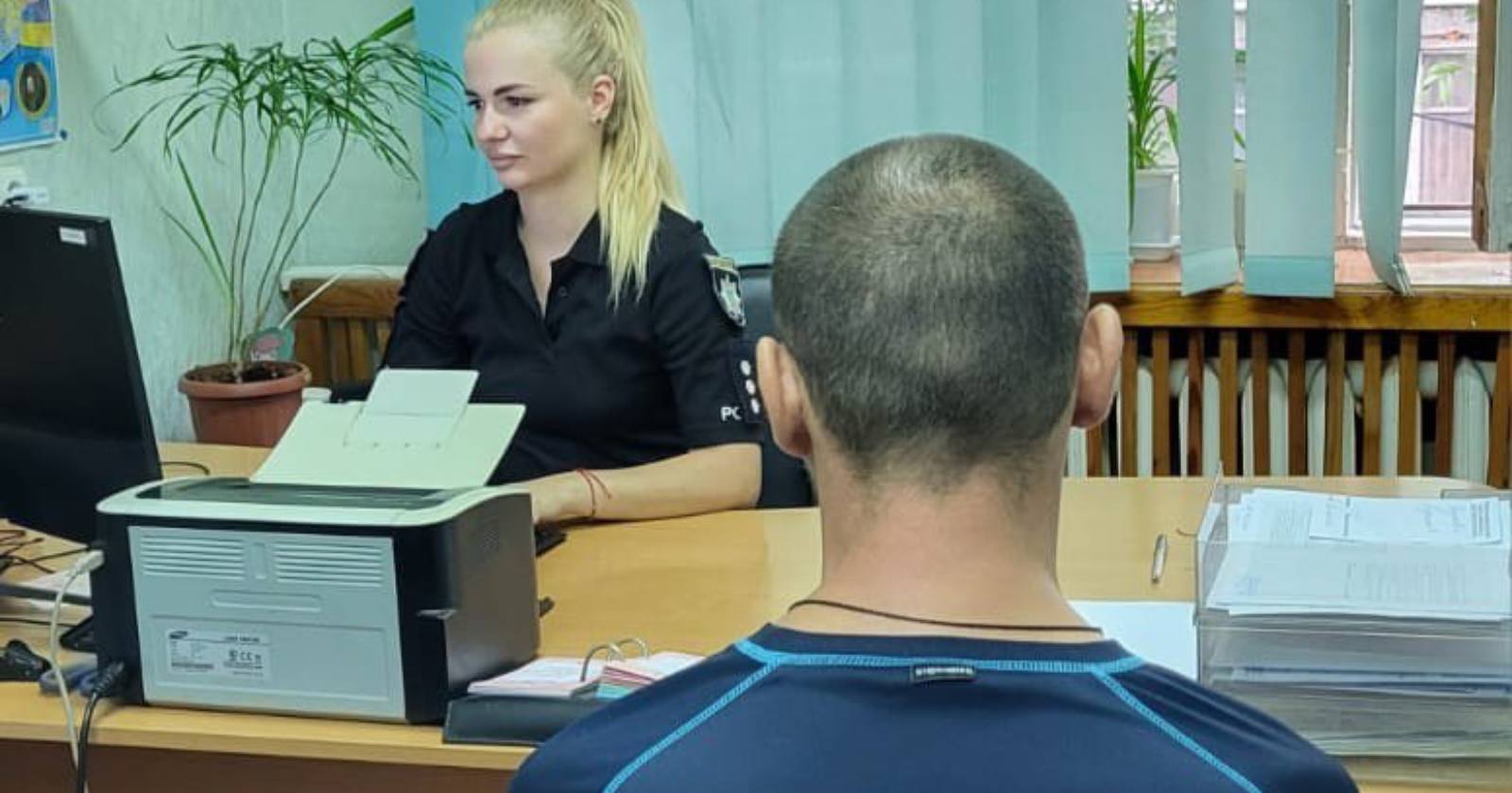 Полицейские разоблачили мужчину, который в метрополитене ограбил пожилую женщину / Фото НПУ