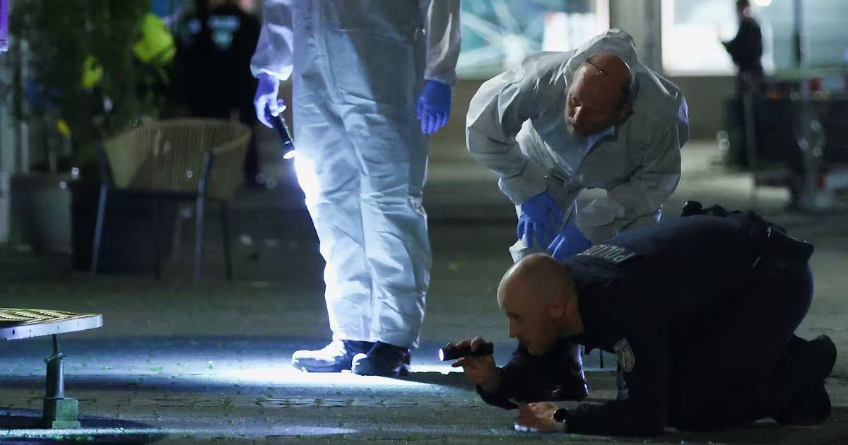 На месте преступления в Золингене работают криминалисты / Фото Reuters