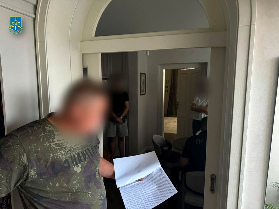 Подозреваемые в организации переправки военнообязанных за границу / Фото: Специализированная прокуратура в сфере обороны Западного региона