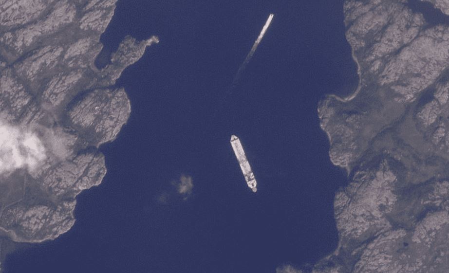 Saam FSU у затоці Ура-Губа 28 серпня / Знімок Planet.com