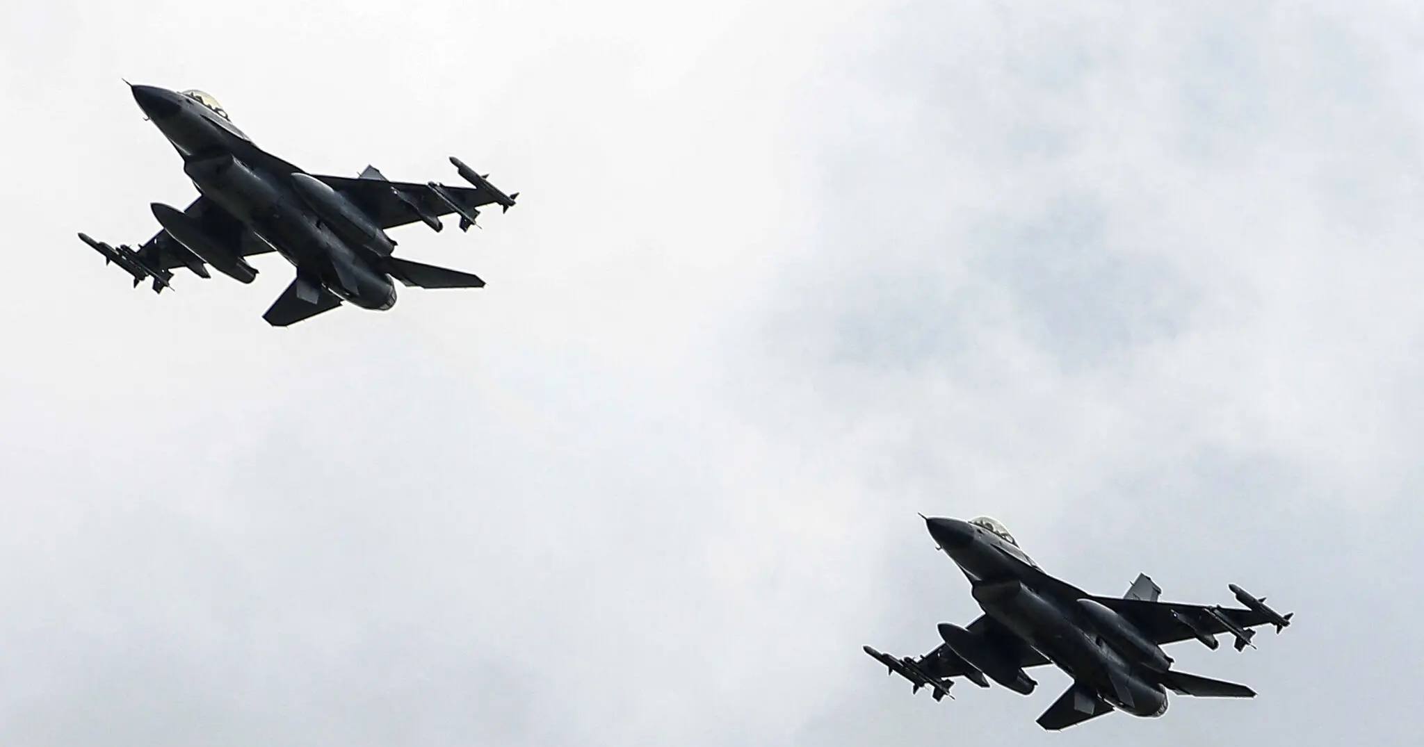 Літаки F-16 під час святкування Дня повітряних сил України 4 серпня 2024 року / Фото Reuters