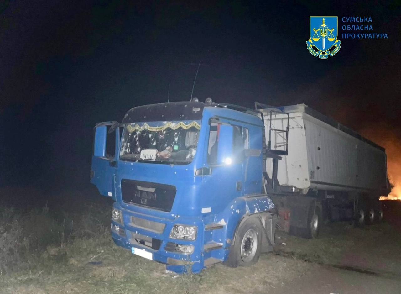 Один погибший и четверо раненых в результате ракетного удара по колонне зерновозов на Сумщине - начато расследование / Фото Офис Генпрокурора Украины