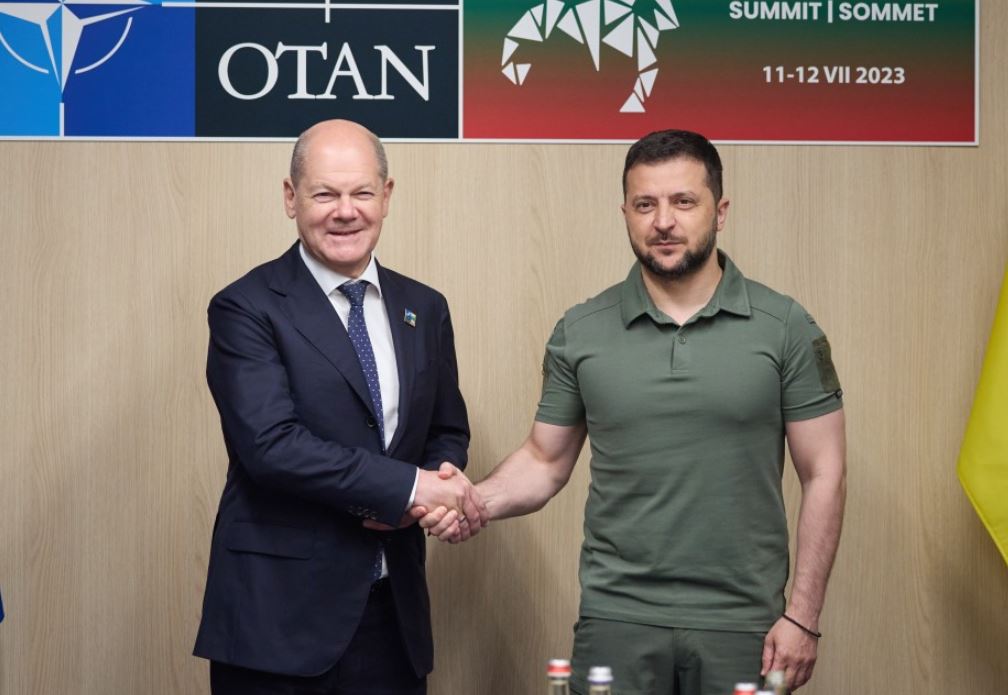 Президент України Володимир Зеленський і канцлер Німеччини Олаф Шольц на полях саміту НАТО у Вільнюсі, 2023 рік / Фото: Офіс президента