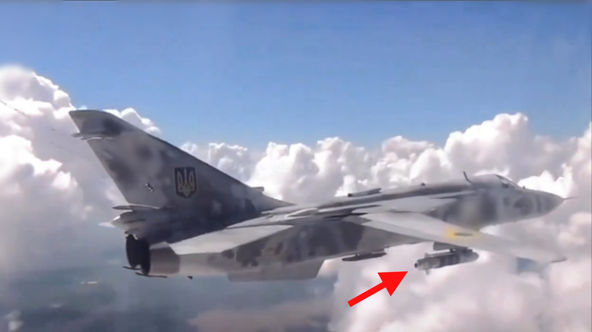 Бомбардувальник Су-24М ПС ЗСУ з вітчизняною плануючою авіабомбою / Скриншот з відео