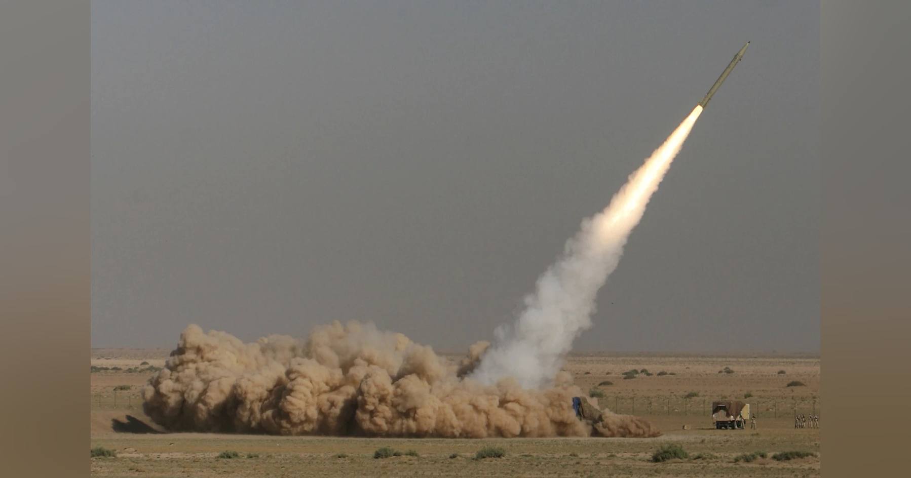 Старт іранської ракети «Фатх» на навчаннях біля міста Кум. 27 вересня 2009 року / Фото Fars 