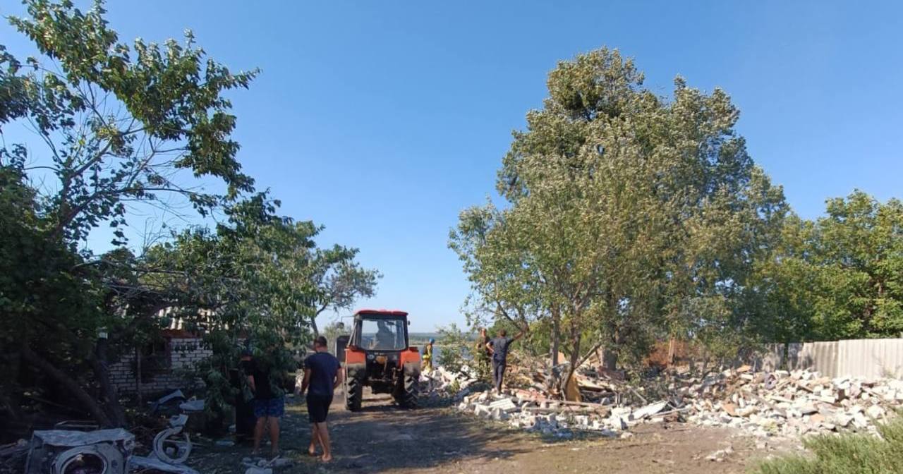Наслідки обстрілу с. Піски-Радьківські / Фото прокуратура Харківської області