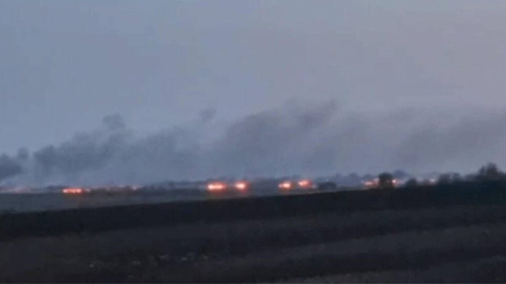 Пожар на российских складах возле Мариуполя / Фото: ВМС Украины