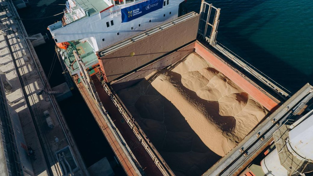 Завантаження української пшениці на балкер AMIRA HANA в порту Чорноморськ / Фото: Міністераство інфраструктури