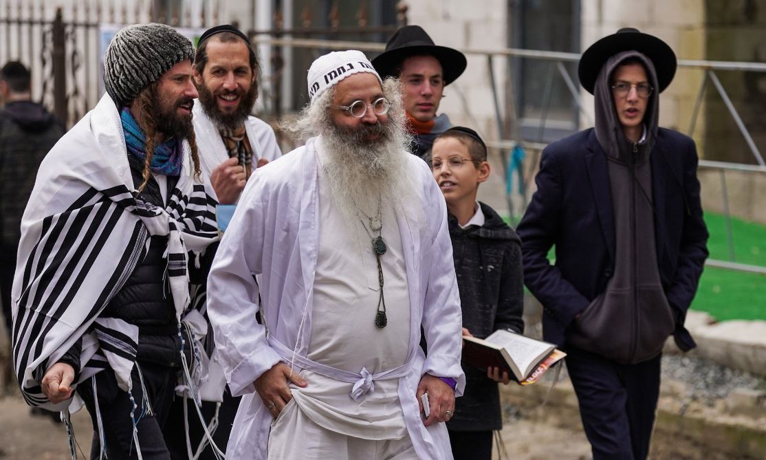 Хасиди прогулюються вулицями Умані / Фото: Суспільне