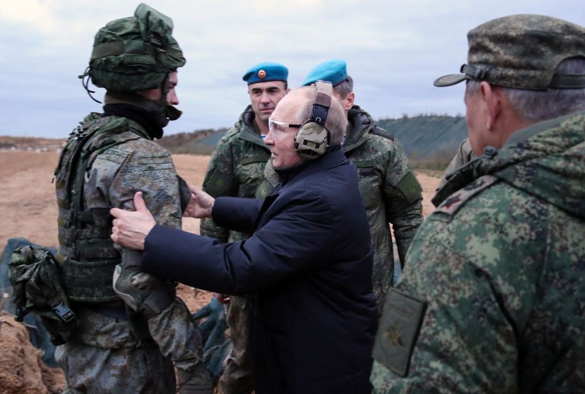 Президент РФ Владимир Путин на одном из полигонов / Фото: Sputnik