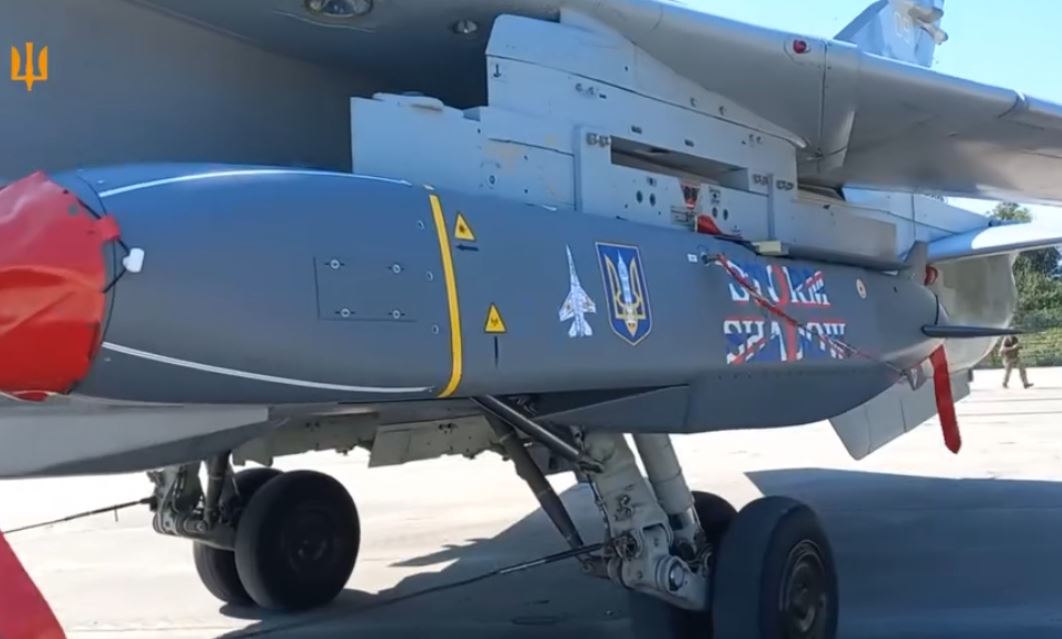 Ракета Storm Shadow під крилом українського Су-24М(МР) / Кадр з відео ПС ЗСУ