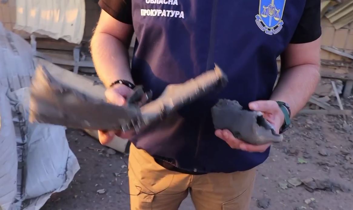 Уламки російської бомби ФАБ-250 з УМПК / Кадр з відео