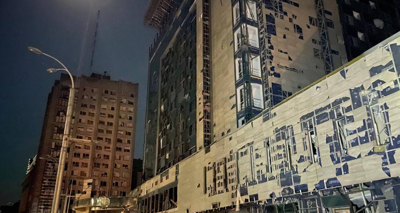 По предварительным данным, войска РФ ударили по Харькову тремя ФАБ-250 с УМПК. Удары пришлись по Шевченковскому, Киевскому и Холодногорскому районам города / Фото Харьковская областная прокуратура