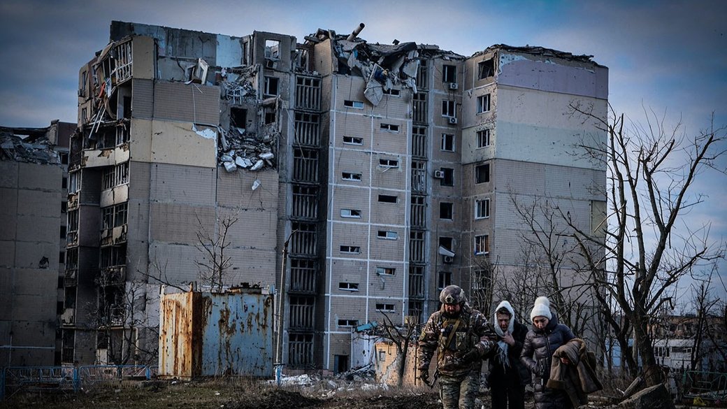 Зруйновані багатоповерхові будинки у Вугледарі / Фото: Нацполіція